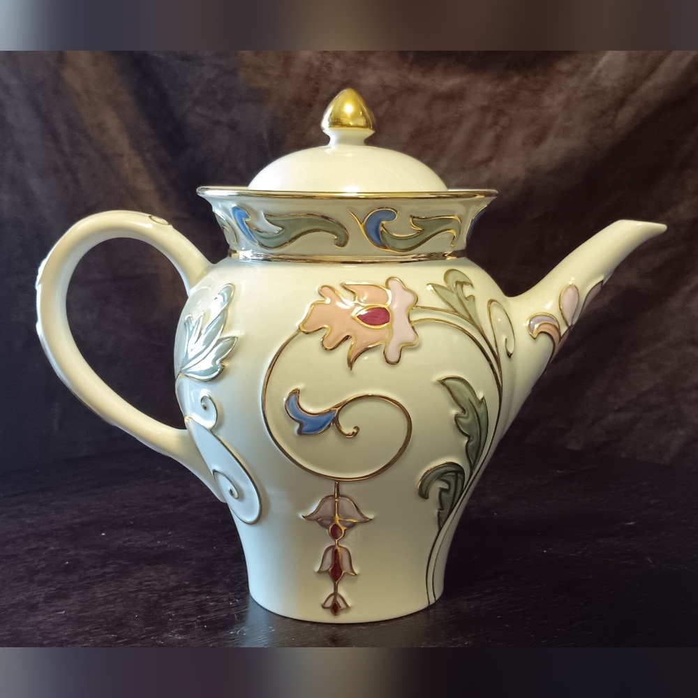 Lenox Gilded Garden Tea Pot Excellent Condition